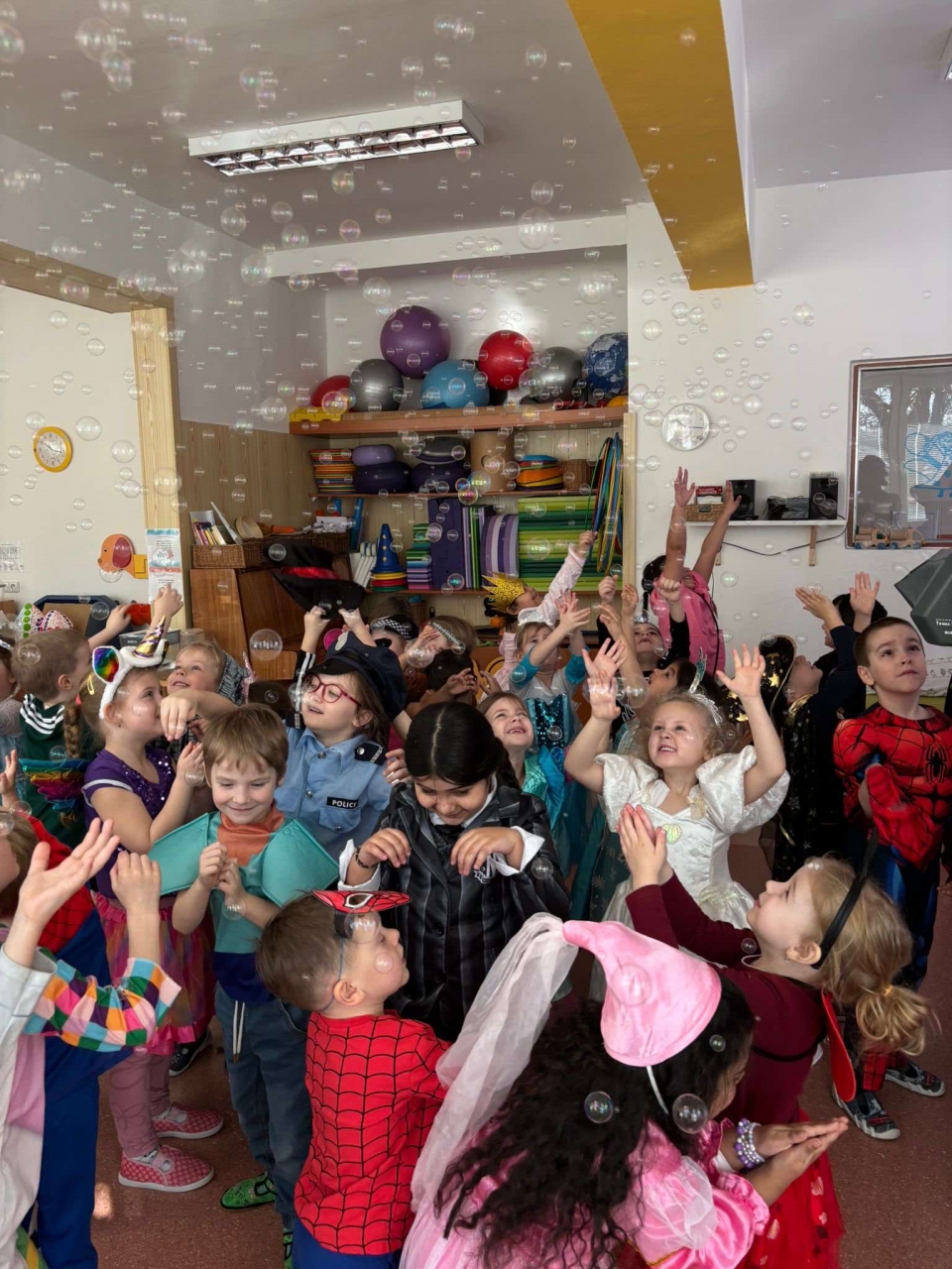 Karneval s Hopsalínem